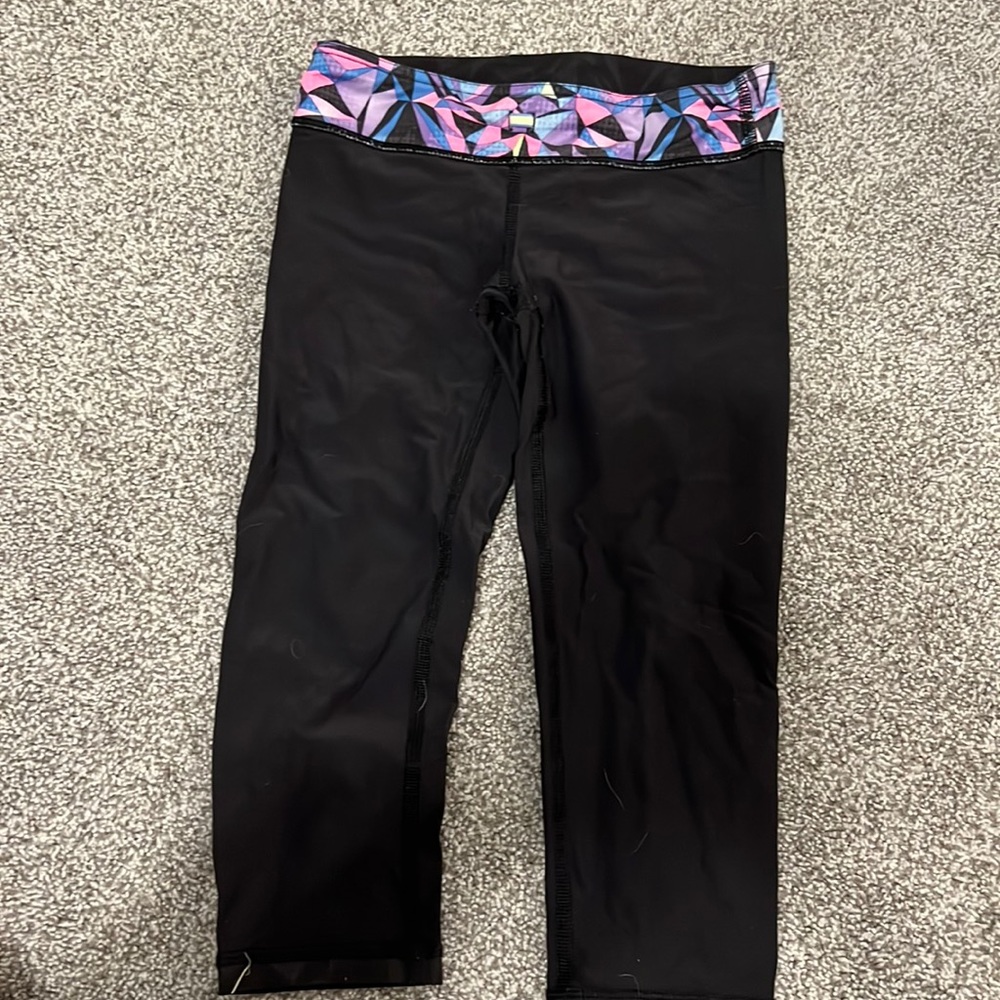 ivivva reversible, black capri. And a girls size 8.